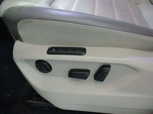 Used 2021 Volkswagen Atlas SEL Premium image 22