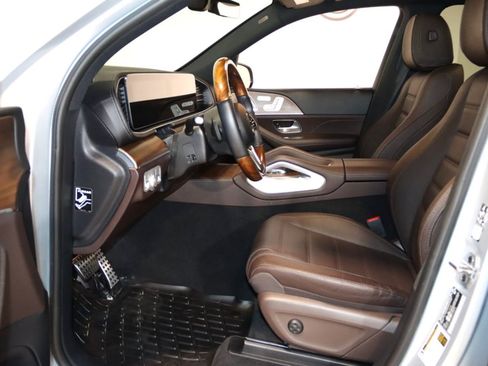 Used 2023 Mercedes-Benz GLS 450 4MATIC image 37