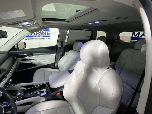 Used 2024 Kia Telluride EX w/ EX Captain's Chair Package FWD image 24