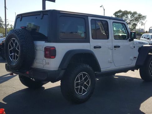 Used 2024 Jeep Wrangler Unlimited Rubicon AWD/4WD image 4