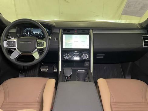 Used 2025 Land Rover Discovery Dynamic SE image 27