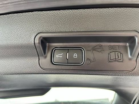 Used 2025 Ford Explorer ST-Line w/ ST-Line Street Pack AWD/4WD image 9