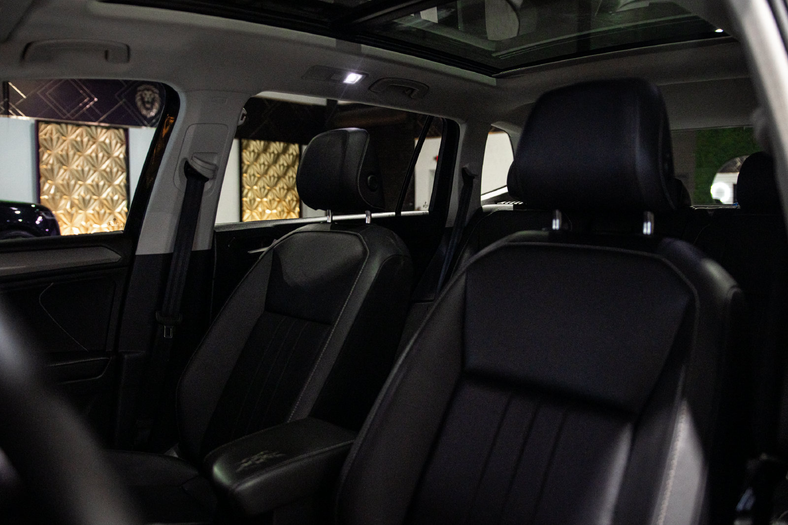 Used 2024 Volkswagen Tiguan SE AWD/4WD image 9