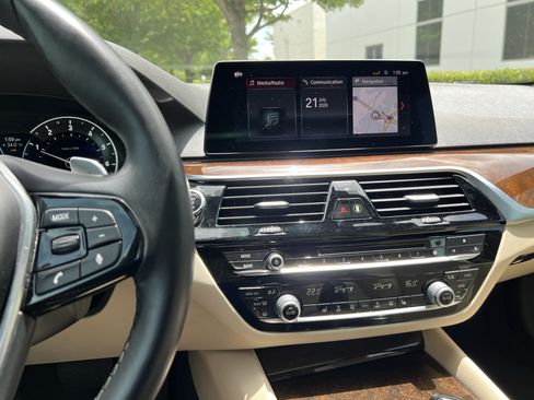 Used 2019 BMW 530i w/ Convenience Package RWD image 31