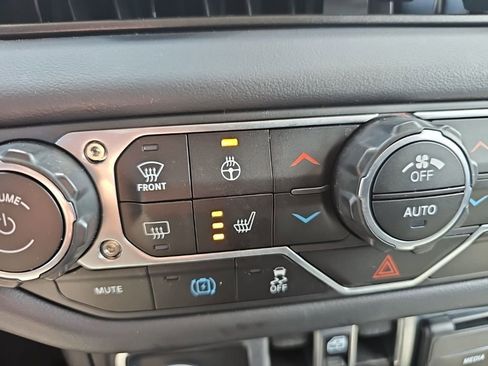 Certified 2025 Jeep Wrangler Unlimited Sahara AWD/4WD image 27