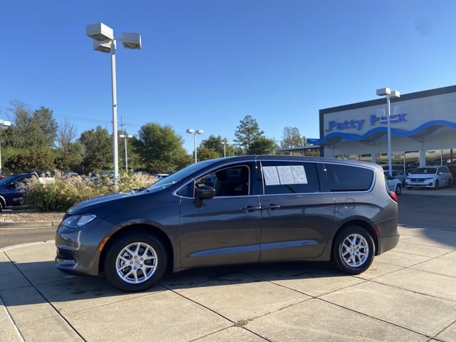 Used 2023 Chrysler Voyager LX FWD image 6