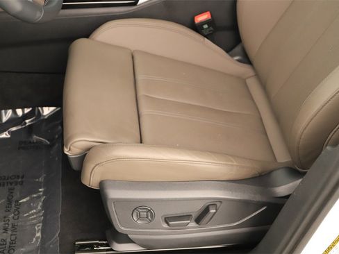 Certified 2025 Audi Q5 Prestige image 25