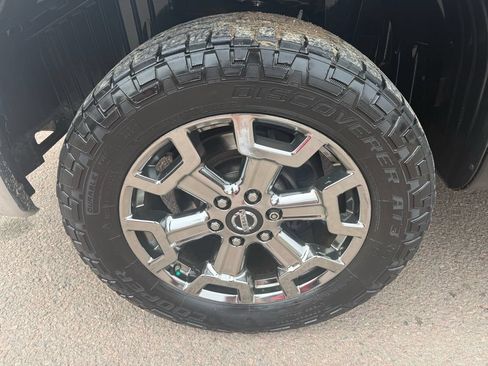 Used 2017 Nissan Titan SV AWD/4WD image 9