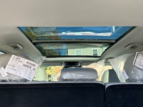 New 2026 Kia Sorento S w/ S Panoramic Sunroof Package image 7