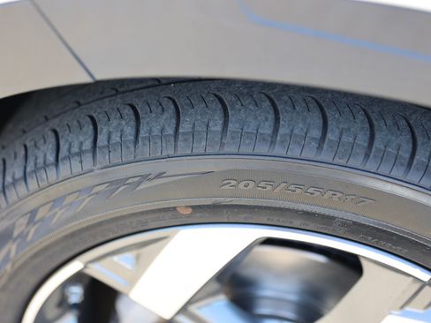 Certified 2023 Hyundai Venue SEL w/ Cargo Package FWD image 10