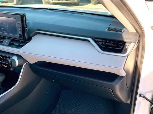 Used 2019 Toyota RAV4 XLE w/ Convenience Package image 12