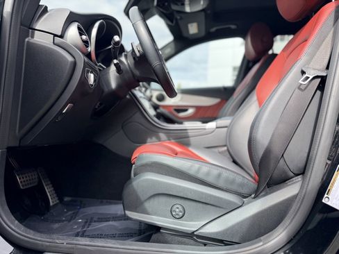 Used 2022 Mercedes-Benz GLC 300 4MATIC image 10