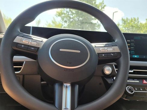 Used 2025 Hyundai Sonata SE image 28