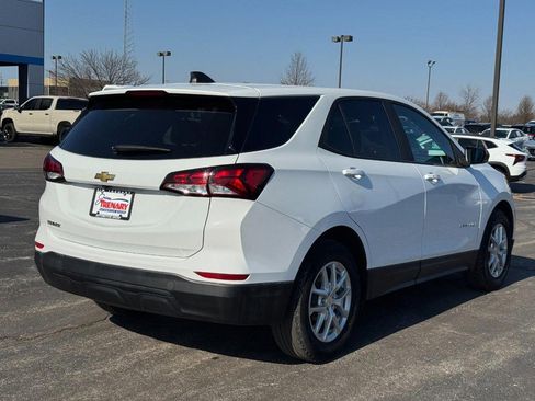Used 2022 Chevrolet Equinox LS w/ LS Convenience Package image 3
