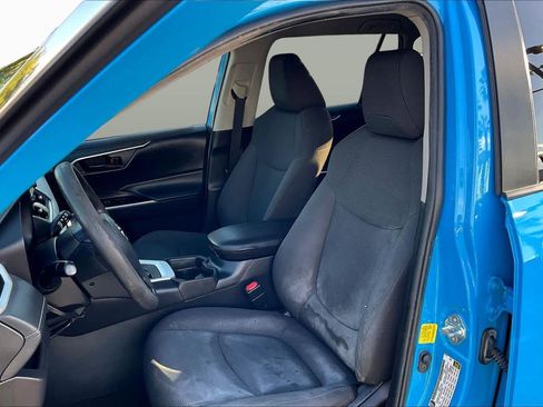 Used 2021 Toyota RAV4 LE image 7