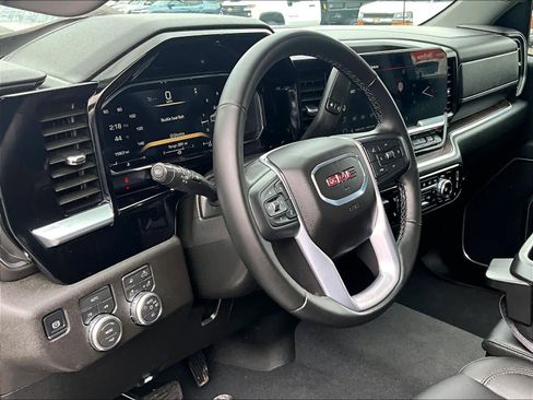 Used 2026 GMC Sierra 1500 SLT image 8