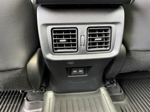 Used 2024 Toyota Venza Nightshade image 10