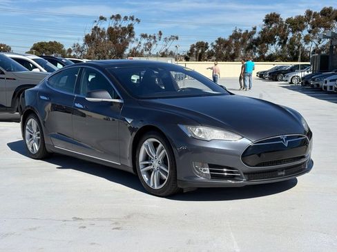 Used 2015 Tesla Model S 90D image 4