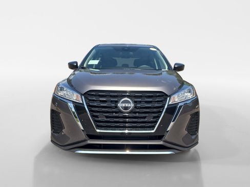 Certified 2025 Nissan Kicks Play S FWD image 9