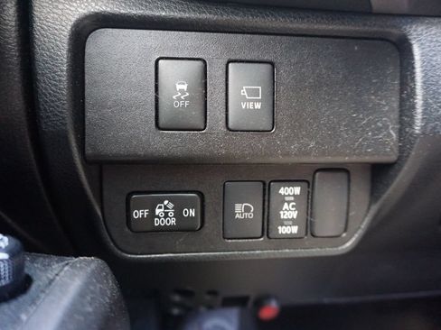 Used 2021 Toyota Tacoma Limited AWD/4WD image 5