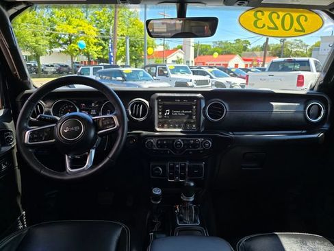 Used 2023 Jeep Wrangler Unlimited Sahara w/ Cold Weather Group AWD/4WD image 3