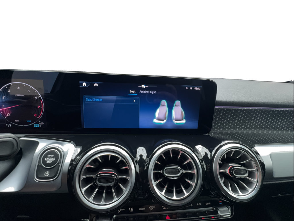 Used 2025 Mercedes-Benz GLB 250 4MATIC image 44