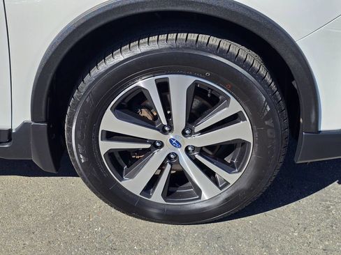 Used 2018 Subaru Outback 2.5i Limited AWD/4WD image 9