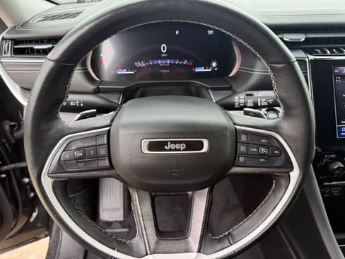 Used 2022 Jeep Grand Cherokee L Limited AWD/4WD image 16