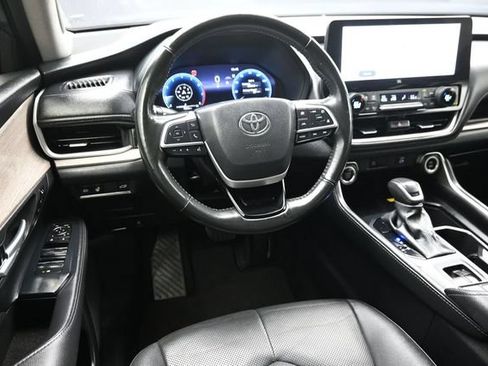 Used 2024 Toyota Grand Highlander FWD image 18