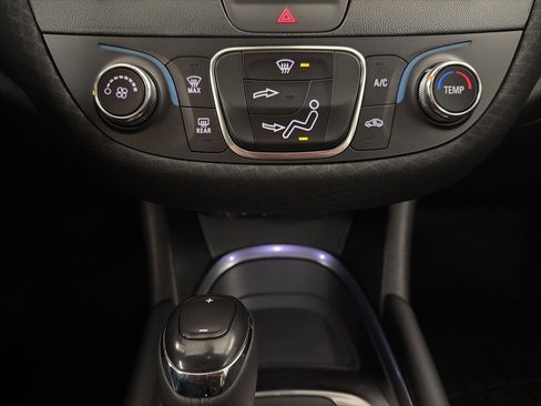 Used 2016 Chevrolet Malibu LT image 17