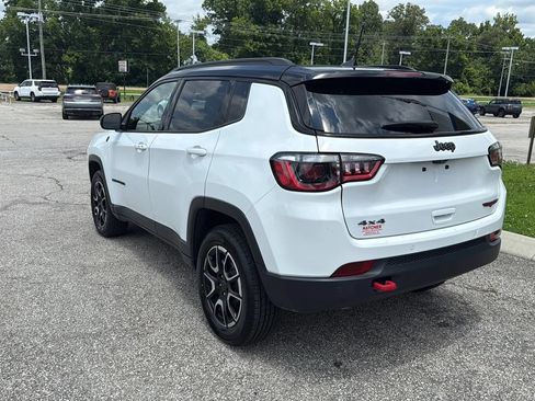 Used 2025 Jeep Compass Trailhawk AWD/4WD image 3