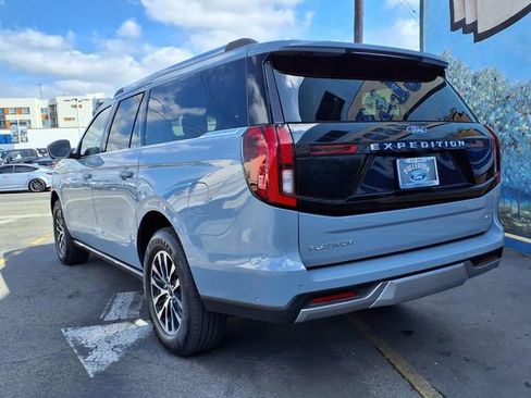 Certified 2025 Ford Expedition Max Platinum image 3