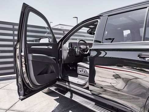 Used 2026 Cadillac Escalade V AWD/4WD image 35