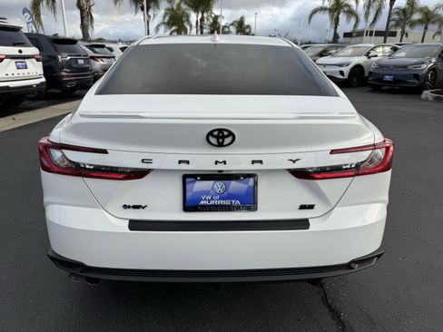 Used 2025 Toyota Camry SE image 9