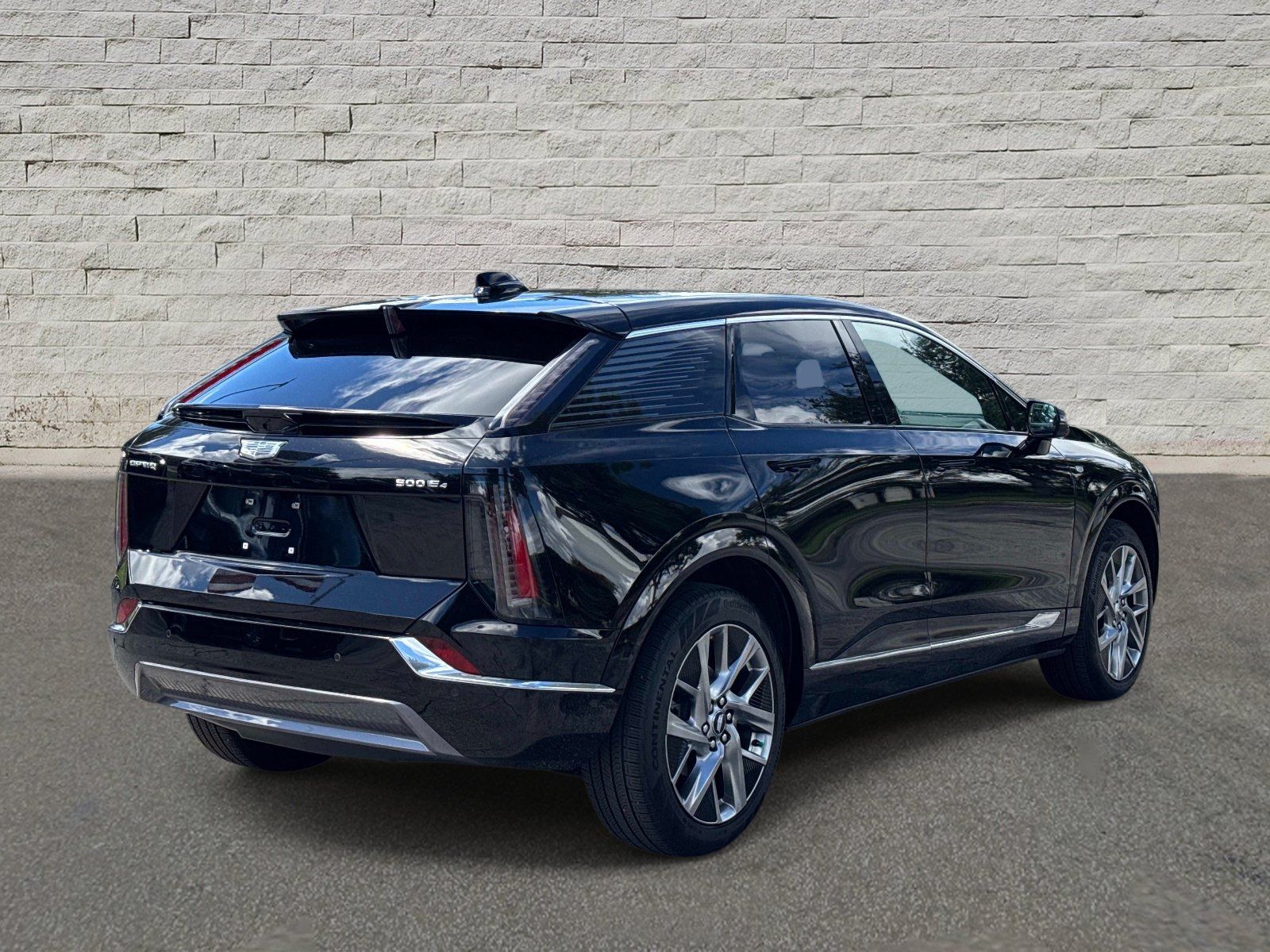 Used 2025 Cadillac Optiq Luxury 2 w/ LPO, Floor Liner Package AWD/4WD image 5