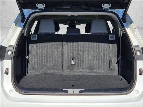 Used 2022 Toyota Highlander LE AWD/4WD image 6
