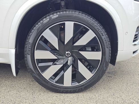 Certified 2023 Volvo XC90 T8 Ultimate w/ Lounge Package image 9