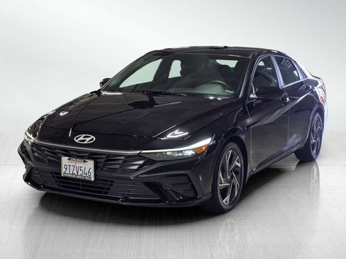 Certified 2025 Hyundai Elantra Sport FWD image 3