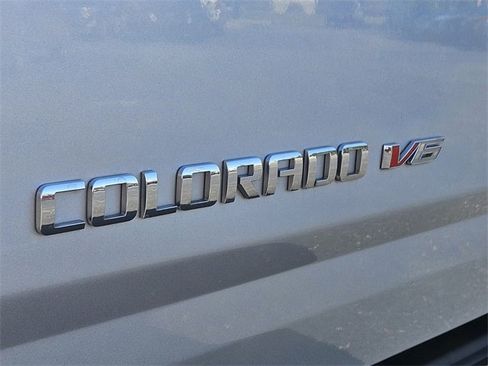 Used 2017 Chevrolet Colorado Z71 image 17