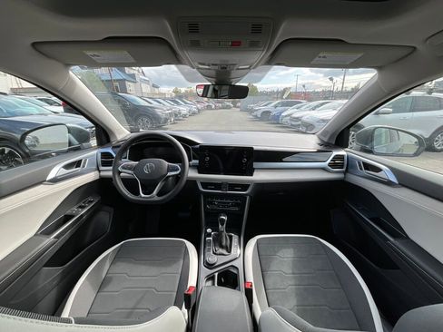 New 2025 Volkswagen Taos SE image 15