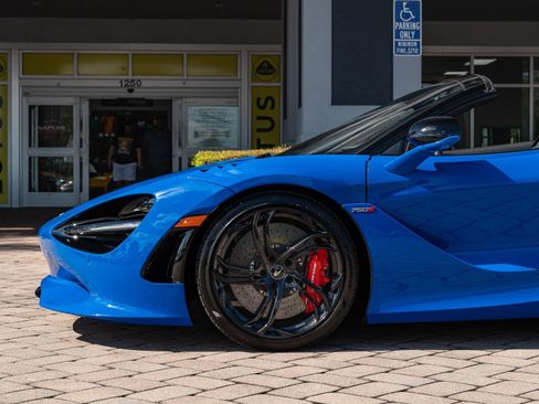 Used 2024 McLaren 750S Spider RWD image 27