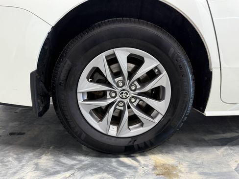 Used 2021 Toyota Sienna XLE image 31