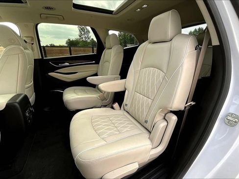 Used 2024 Buick Enclave Avenir w/ Avenir Technology Package AWD/4WD image 28