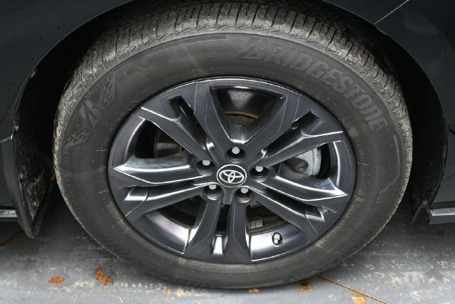 Used 2024 Toyota Sienna XSE w/ XSE Plus Package AWD/4WD image 10