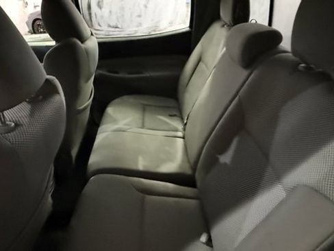 Used 2015 Toyota Tacoma Base image 28