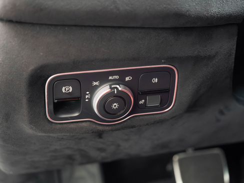 Used 2020 Aston Martin V8 Vantage Coupe image 16