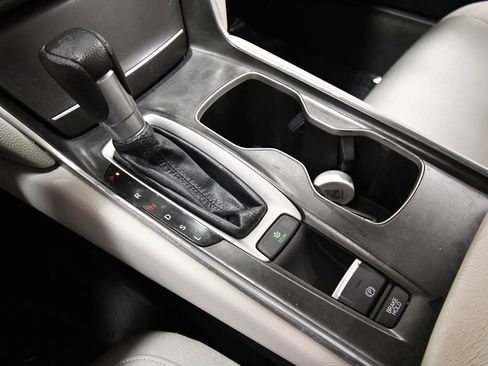 Certified 2018 Honda Accord LX image 22