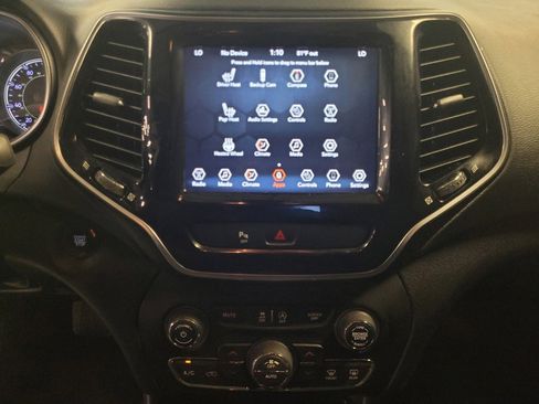 Used 2019 Jeep Cherokee Limited image 25