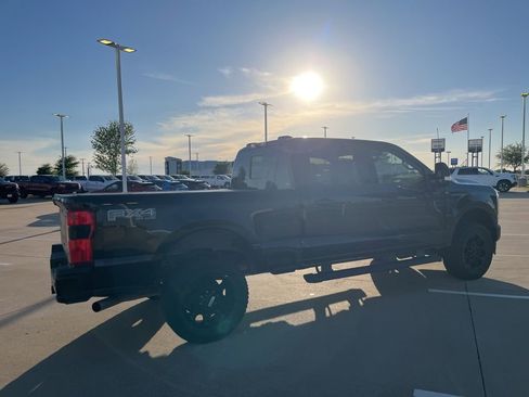Used 2024 Ford F250 XLT w/ Black Appearance Package image 4