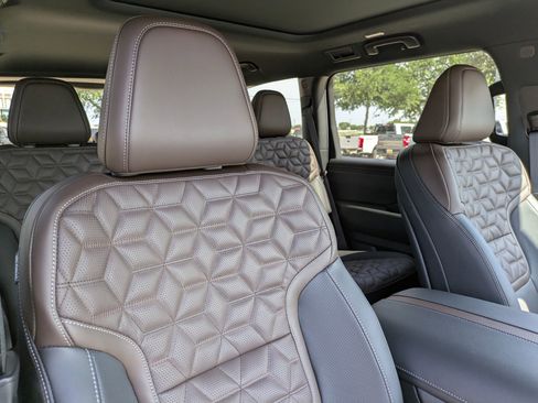 New 2025 Nissan Armada Platinum w/ Convenience Package image 24